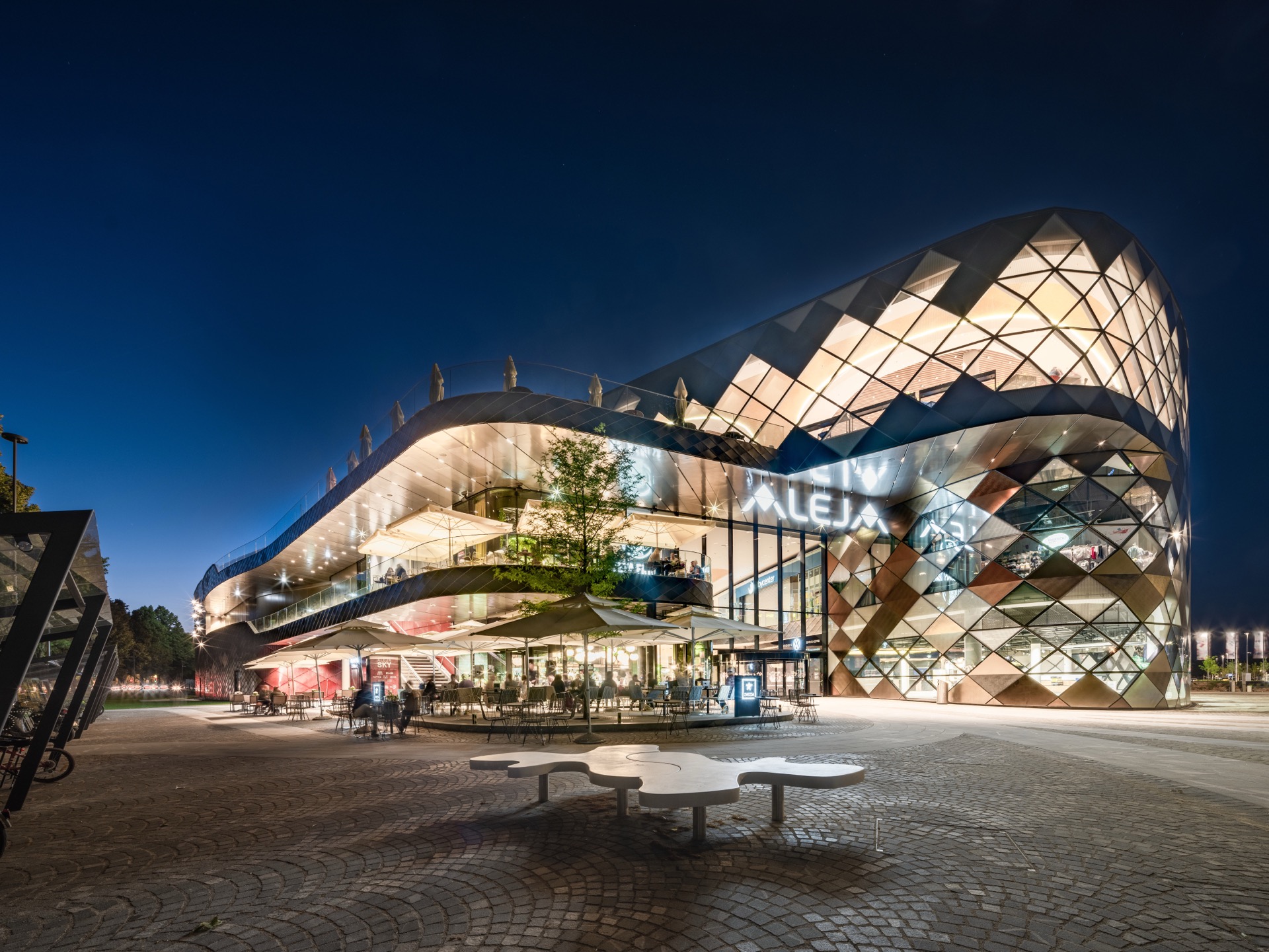 Retail concourse architecture